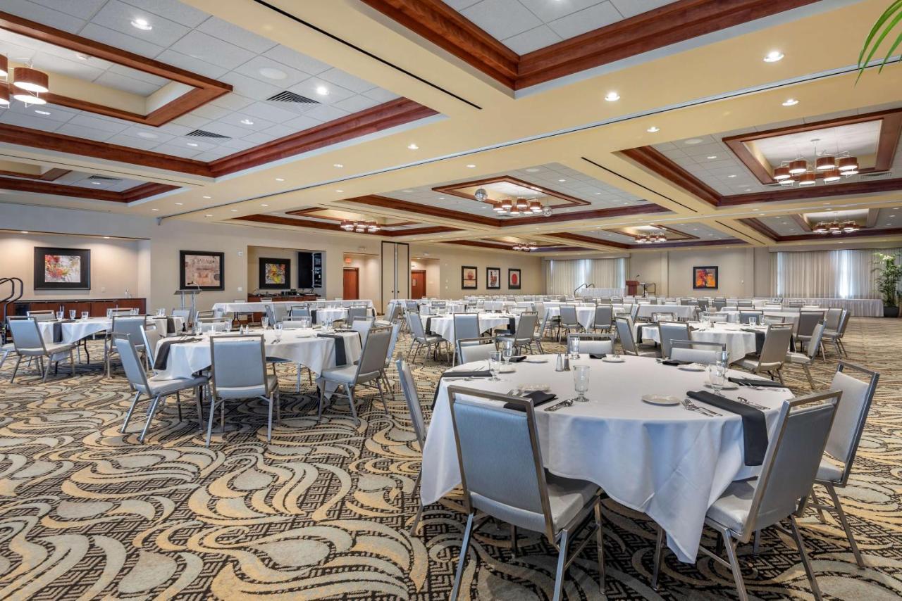 Best Western Plus Oswego Hotel And Conference Center Экстерьер фото