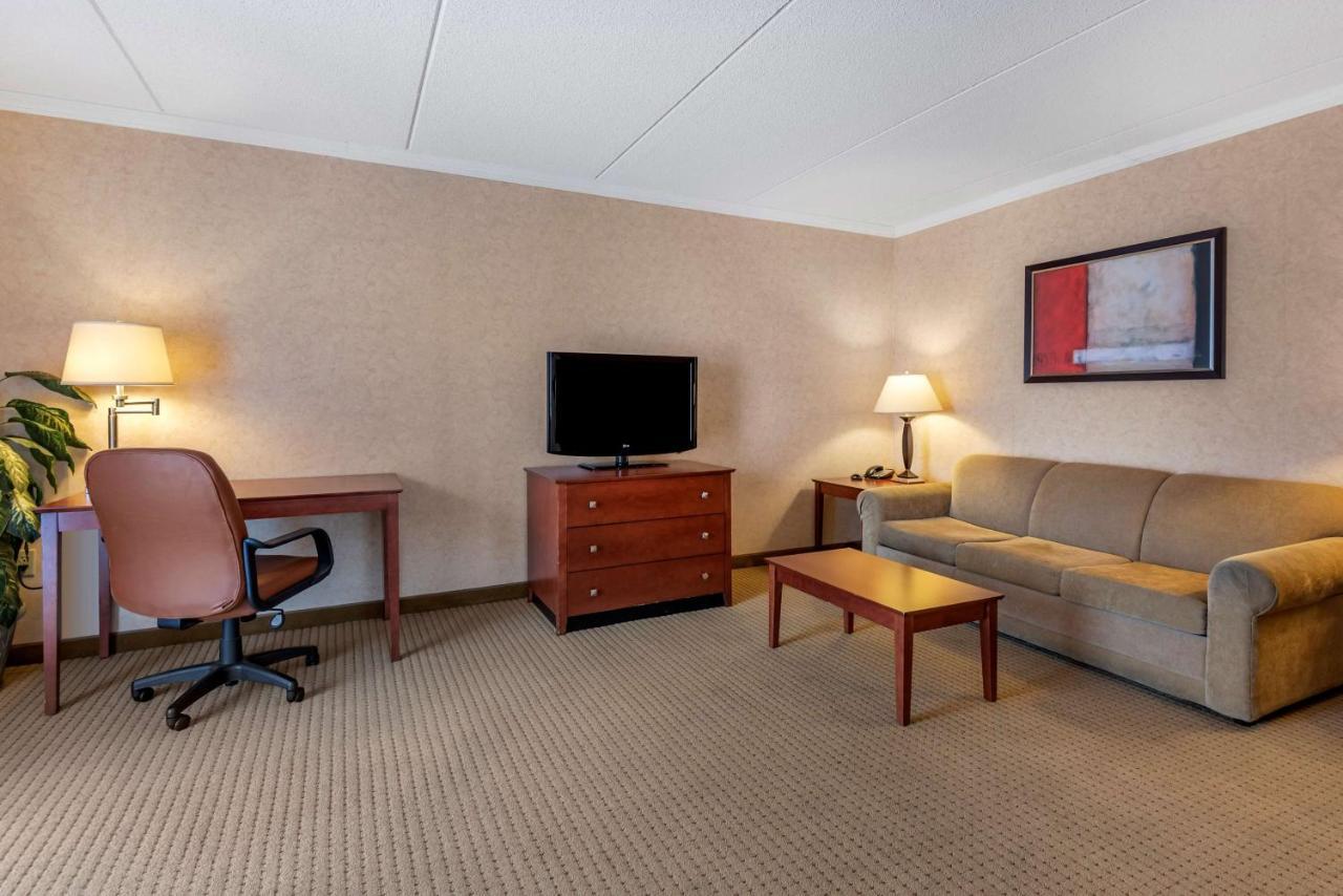 Best Western Plus Oswego Hotel And Conference Center Экстерьер фото