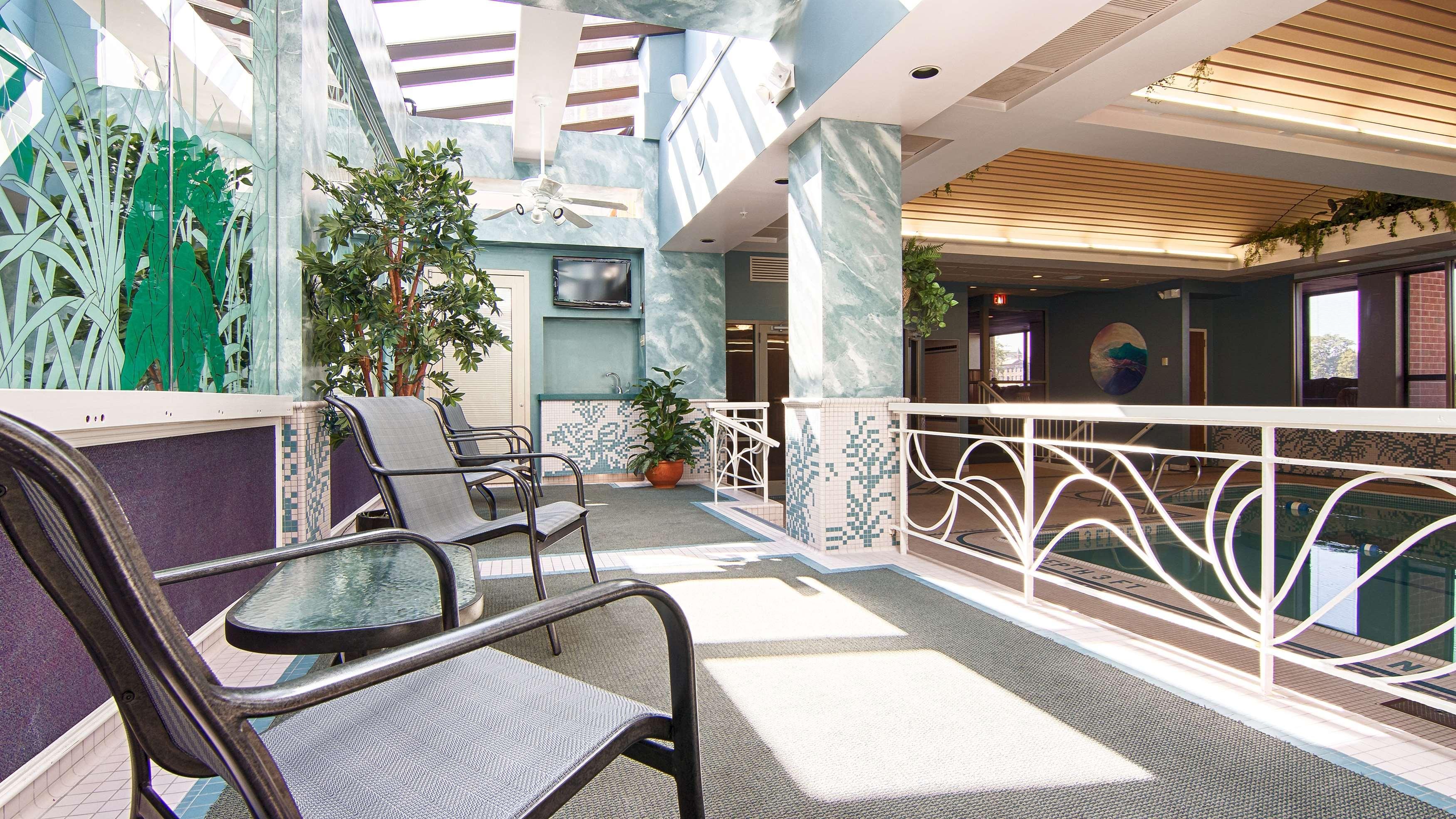 Best Western Plus Oswego Hotel And Conference Center Экстерьер фото